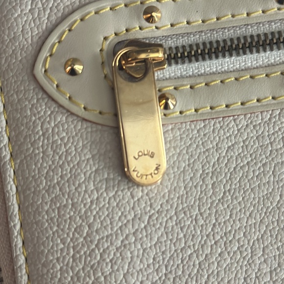 Auth Vuitton Suhali Zippy Zip Around Clutch Wallet in White! - Picture 2 of 10